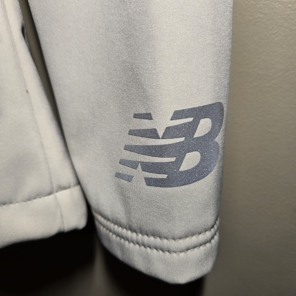 New Balance Women's Quilted Running Jacket Beige Full Zip Hooded Zip Pockets XL - Picture 4 of 14